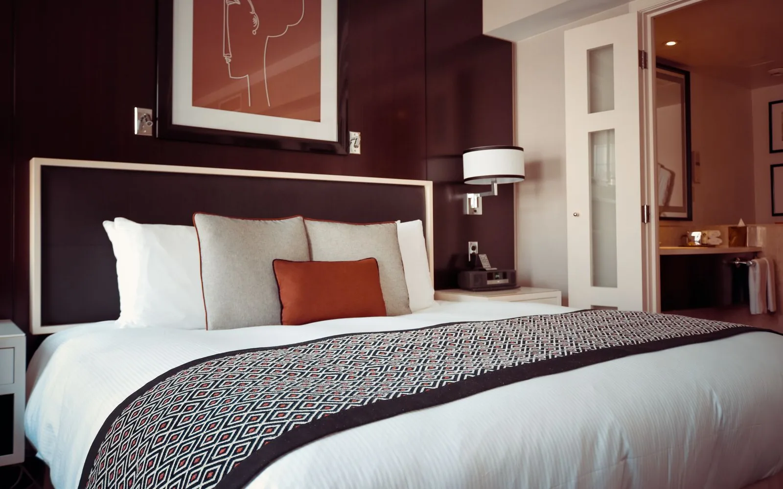 Guest-ready turnovers between stays: hotel-standard cleaning, fresh linens, and restaging you can rely on.